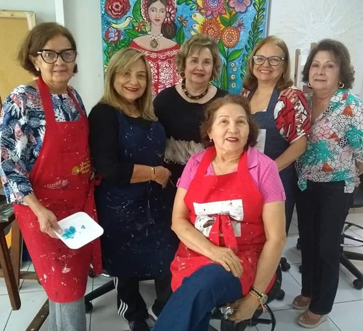 Na imagem: artistas do Atelier Josefina Gonçalves ( que está entre os expositores)